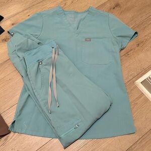 Figs Women’s “Seaglass” set - Zamora High Waisted Jogger XS, Catarina Top XS